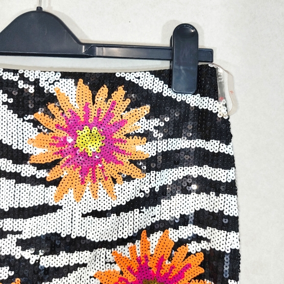 Lipsy Sequin Black White Zebra Floral Print Mini Skirt Size UK 8 - Picture 4 of 8
